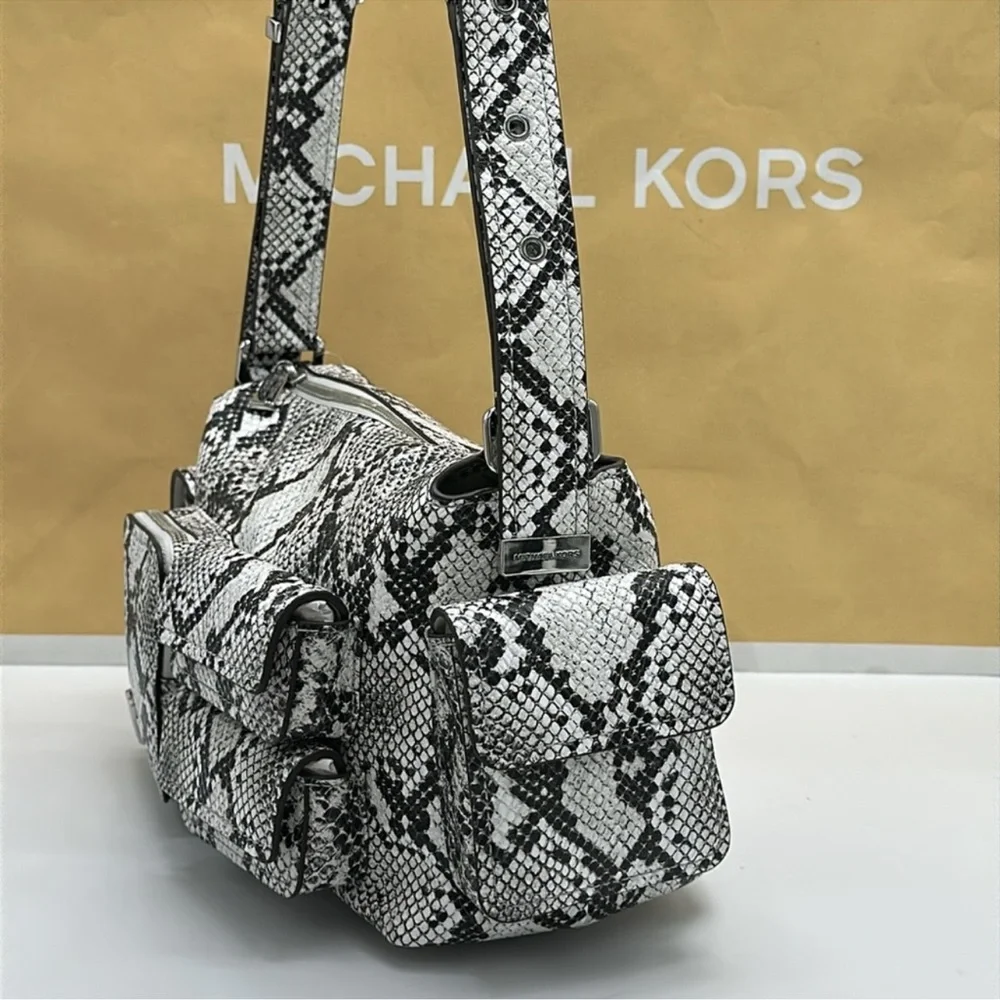 MICHAEL KORS Dakota Md Snake Embossed Leather Pocket Shoulder Bag
ALUMINUM
NWT - Picture 3 of 16
